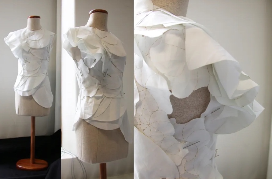 Immagine che contiene muro, interno, manichino, avorio Descrizione generata automaticamente