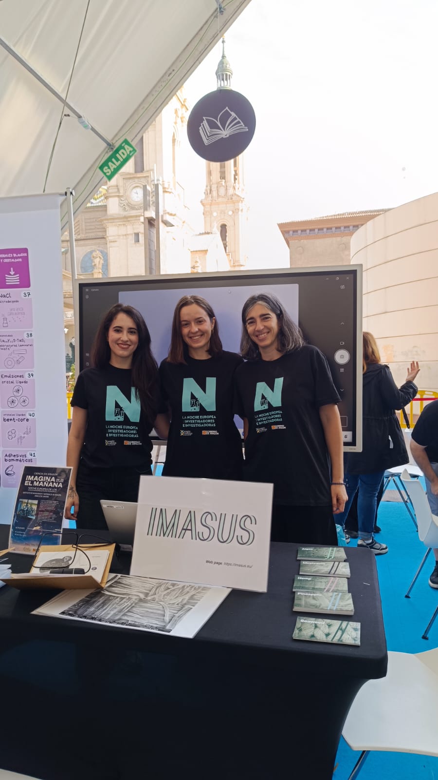 The IMASUS team at its European Researchers’ Night stand in Plaza del Pilar